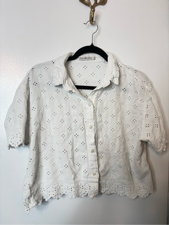 Abercrombie & Fitch Tops - Abercrombie & Fitch White Eyelet Button-Up Top